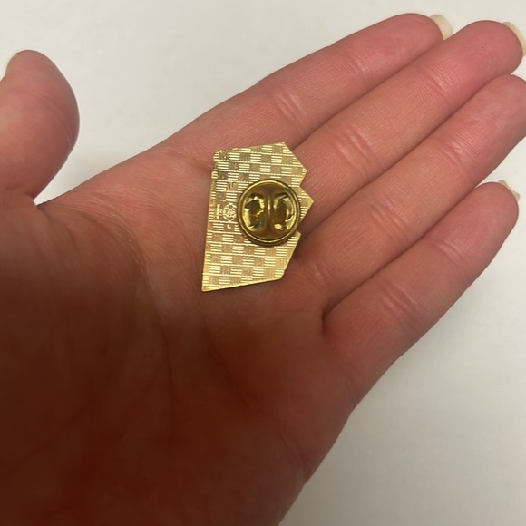 BUSCH The Official Beer of NASCAR  pin brooch button - Picture 3 of 4